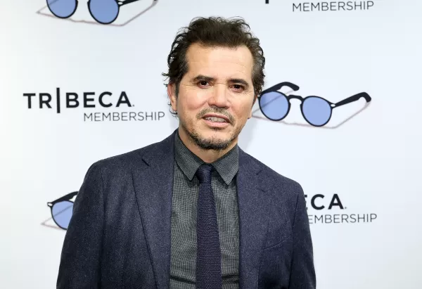 John Leguizamo junta-se ao elenco